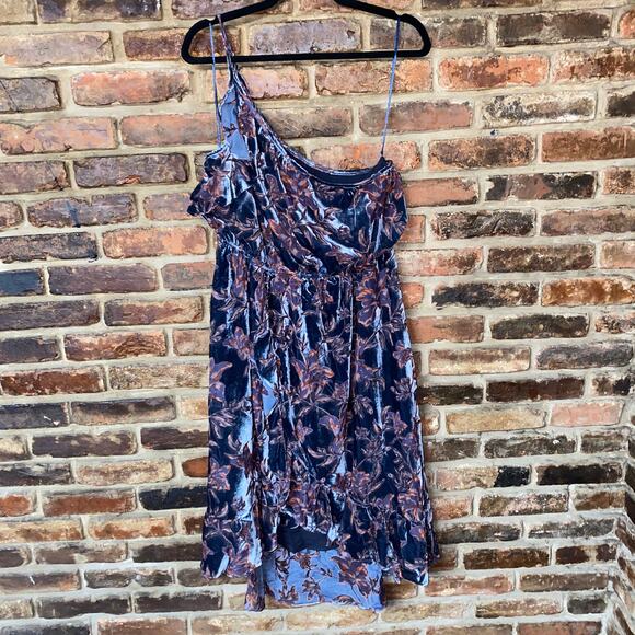 New NWT Adelyn Rae One-Shoulder Ruffled Floral Velvet Dress Women's Size Large - Picture 1 of 7
